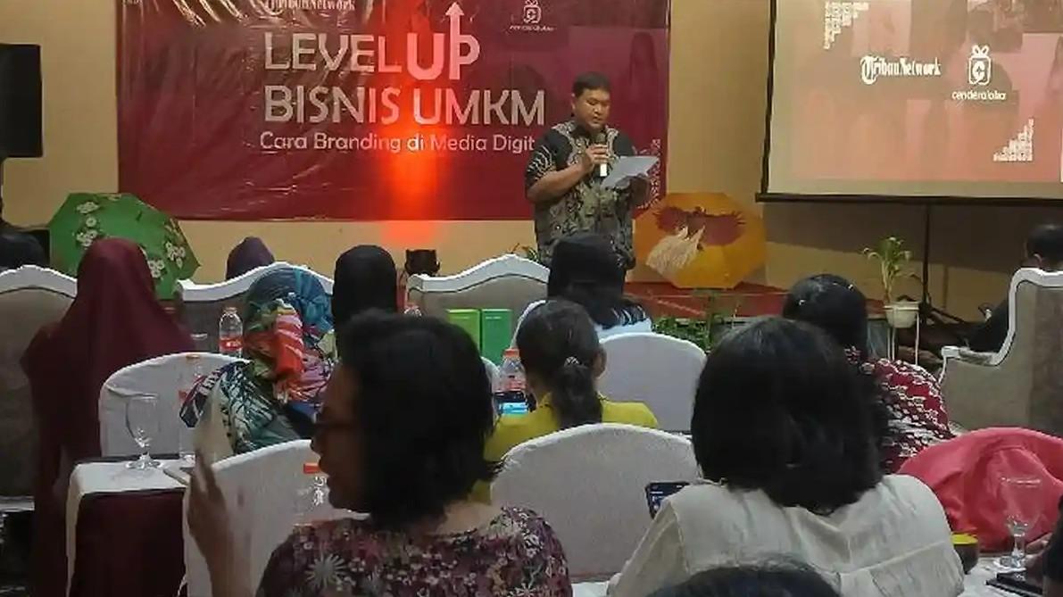 Dampingi Pelaku UMKM, Cenderaloka Berikan Pelatihan Pemasaran hingga Teknik Foto Produk