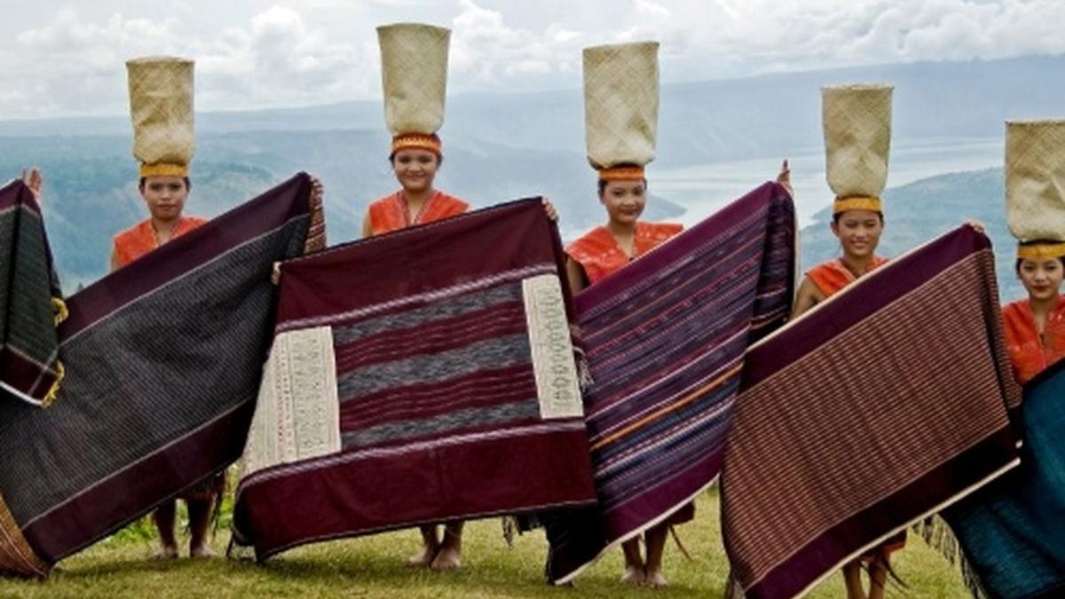 Lebih Mengenal Kain Ulos Khas Suku Batak yang Memiliki Tampilan Mewah