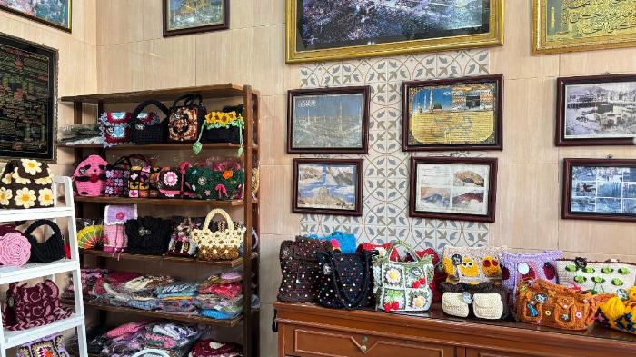 Dari Benang Menjadi Karya, Intip Proses Pembuatan Produk Handmade dari Rajut Ruang Tamu