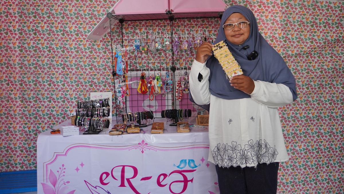 Bukan Sekadar Aksesori, Er-Ef Merangkai Tren Anak Muda dalam Karya Handmade