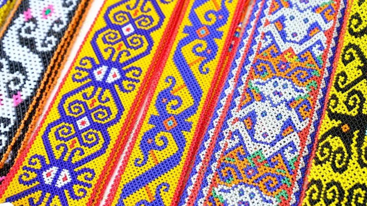 Intip Yuk, Kecantikan dari Kerajinan Manik-manik Khas Suku Dayak Bernilai Jual Tinggi